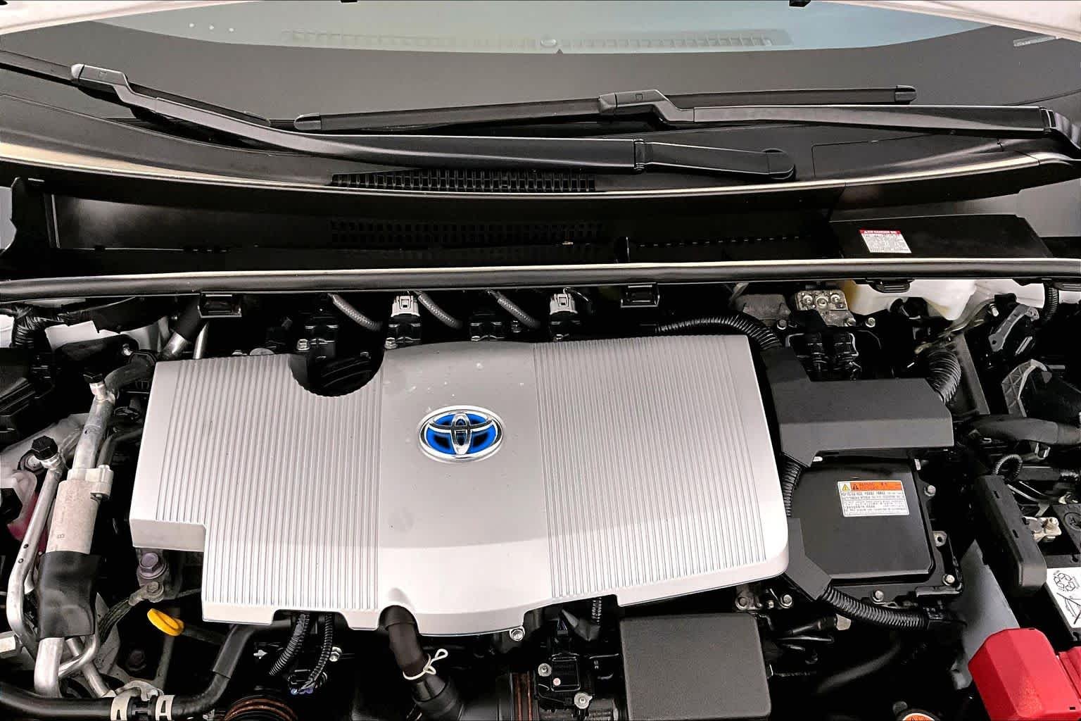 Used 2022 Wind Chill Pearl Toyota LE image 29