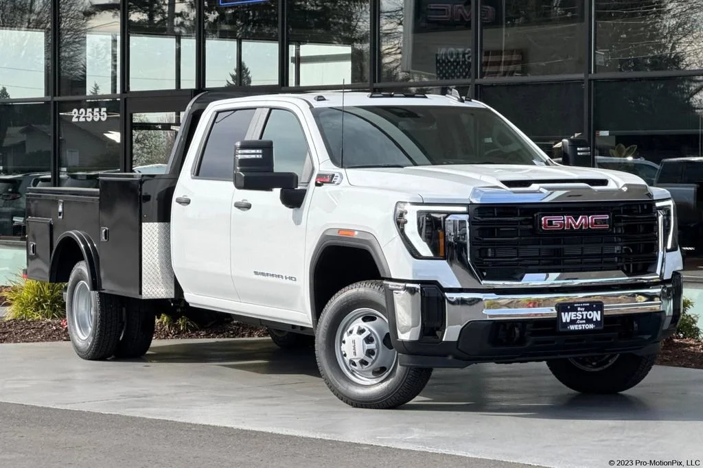 2026 GMC Sierra 4WD Crew Cab Standard Box Pro's photo