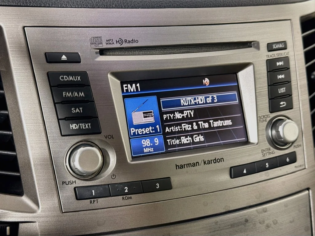 Used 2014 White Subaru 2.5i image 17