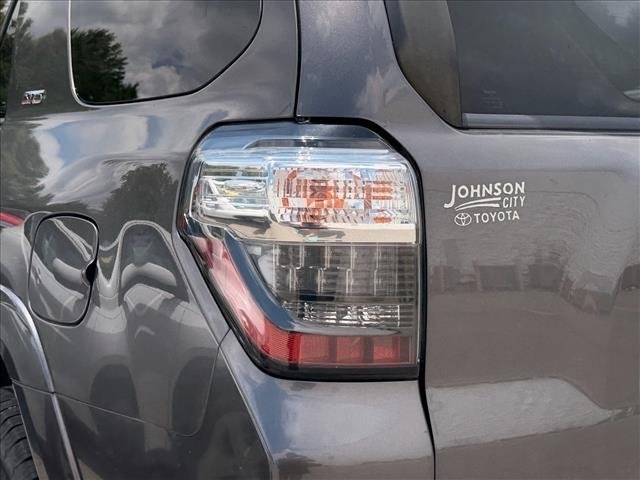 Used 2018 Magnetic Gray Metallic Toyota SR5 image 8