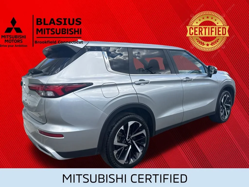 Certified Used 2024 Silver Mitsubishi SE image 7