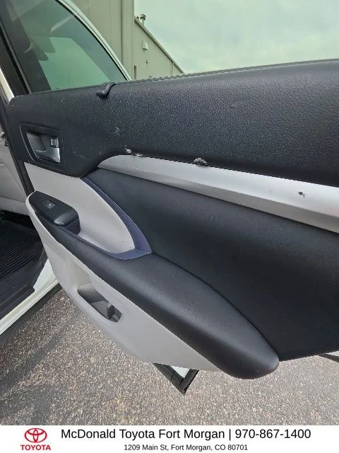 Used 2017 White Toyota XLE image 20
