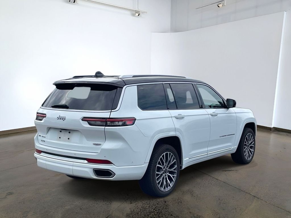 Used 2023 White Jeep Summit image 4