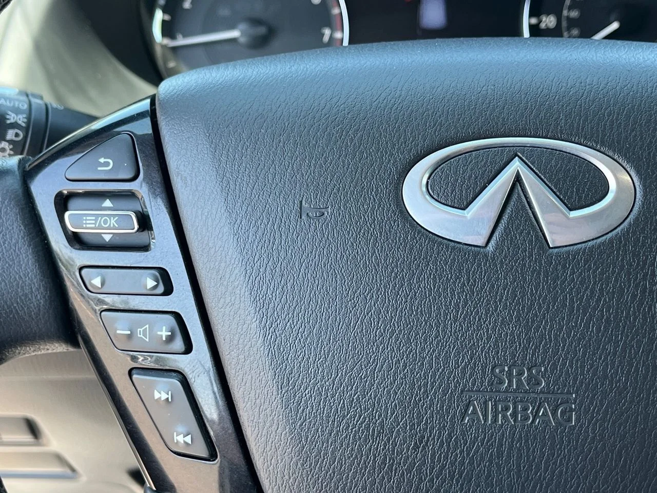 Used 2022 Liquid Platinum INFINITI Luxe image 19