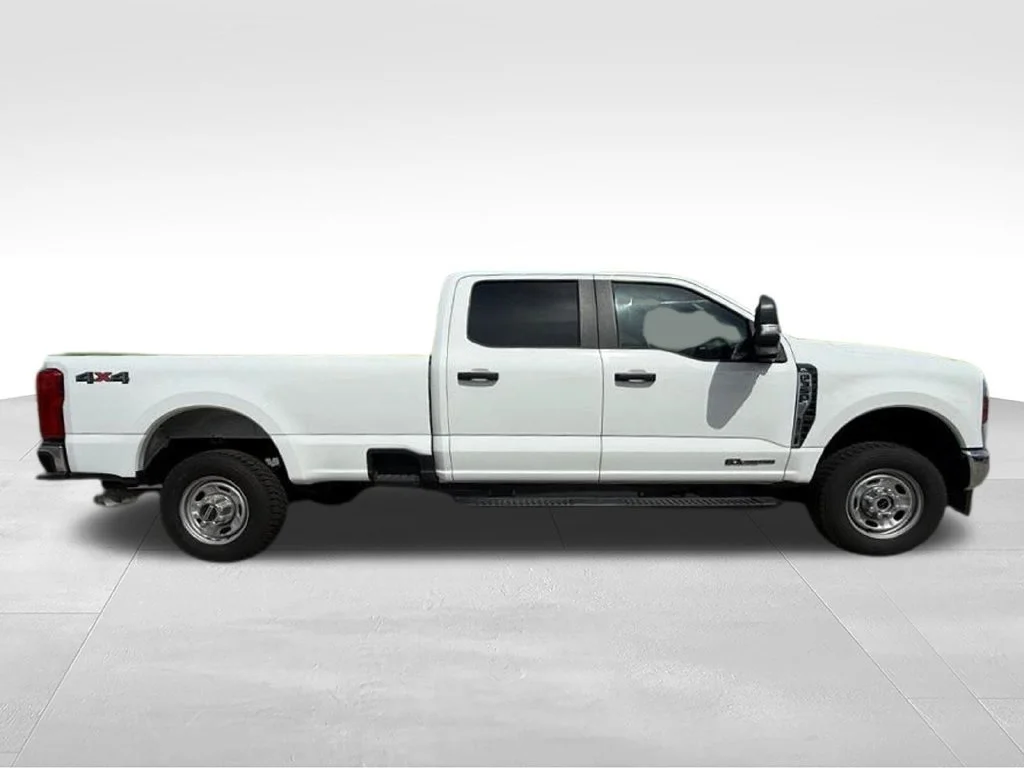 Used 2024 White Ford XL image 7