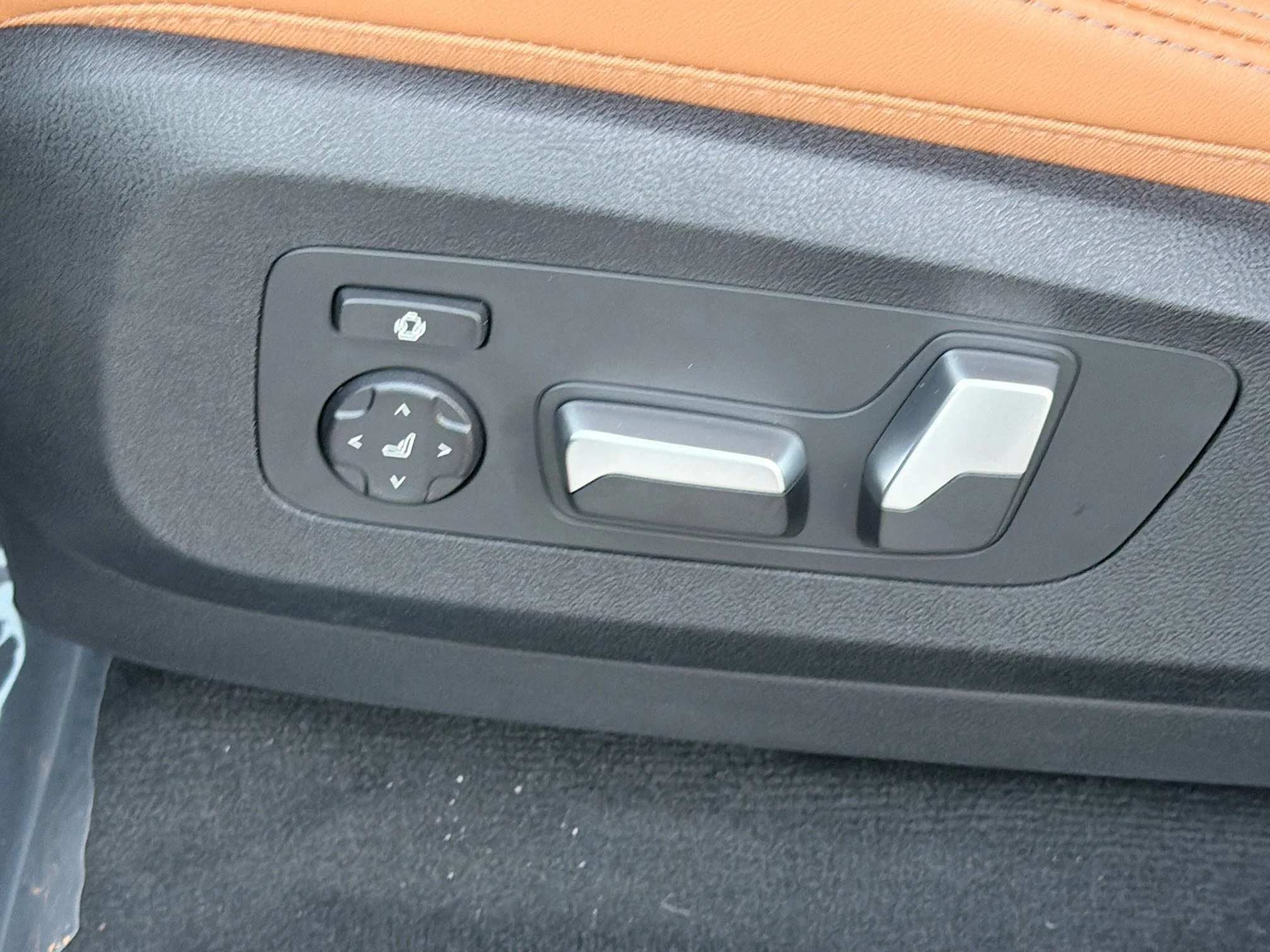 New 2026 Carbon Black Metallic BMW sDrive40i image 24