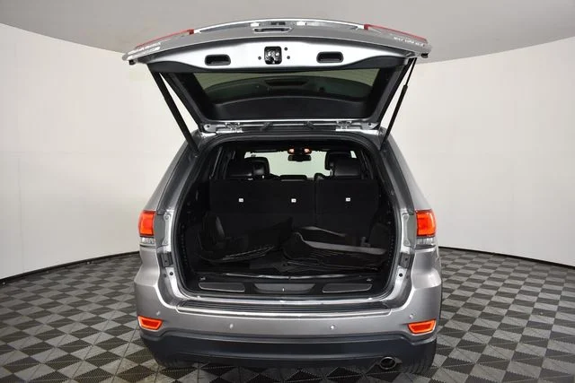 Used 2016 Silver Jeep Limited image 20
