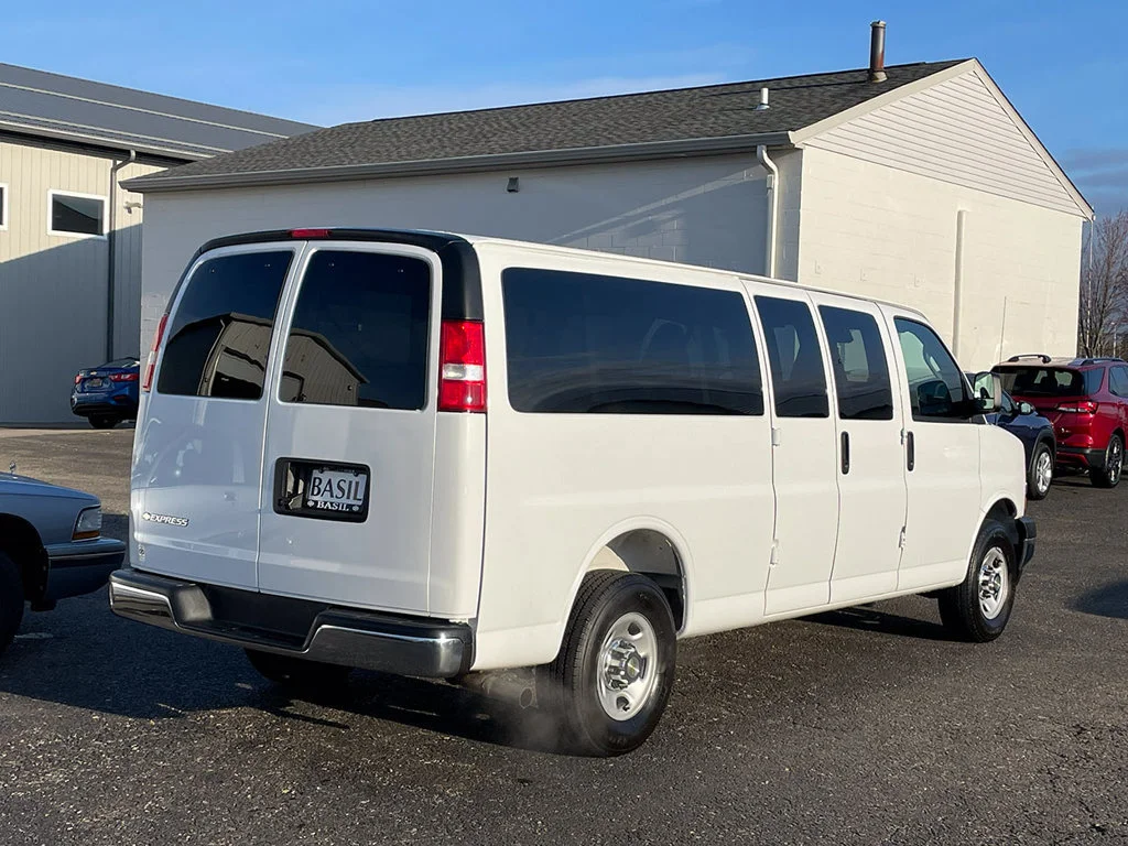 Used 2025 Summit White Chevrolet 1LT image 2