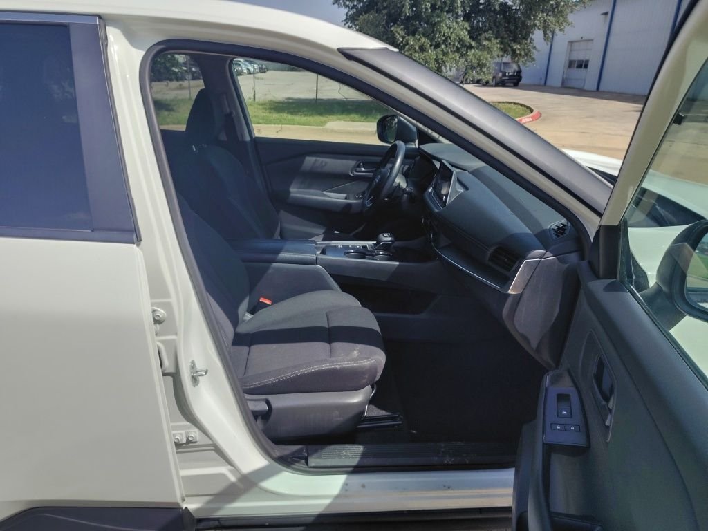 Used 2024 White Nissan S image 14