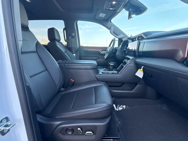 Used 2023 White GMC Denali image 23