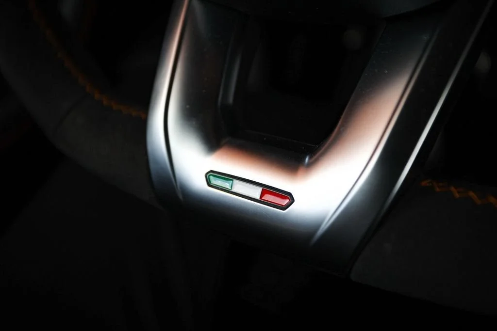 Used 2026 Verde Gea Lucido Metallic Lamborghini SE image 32