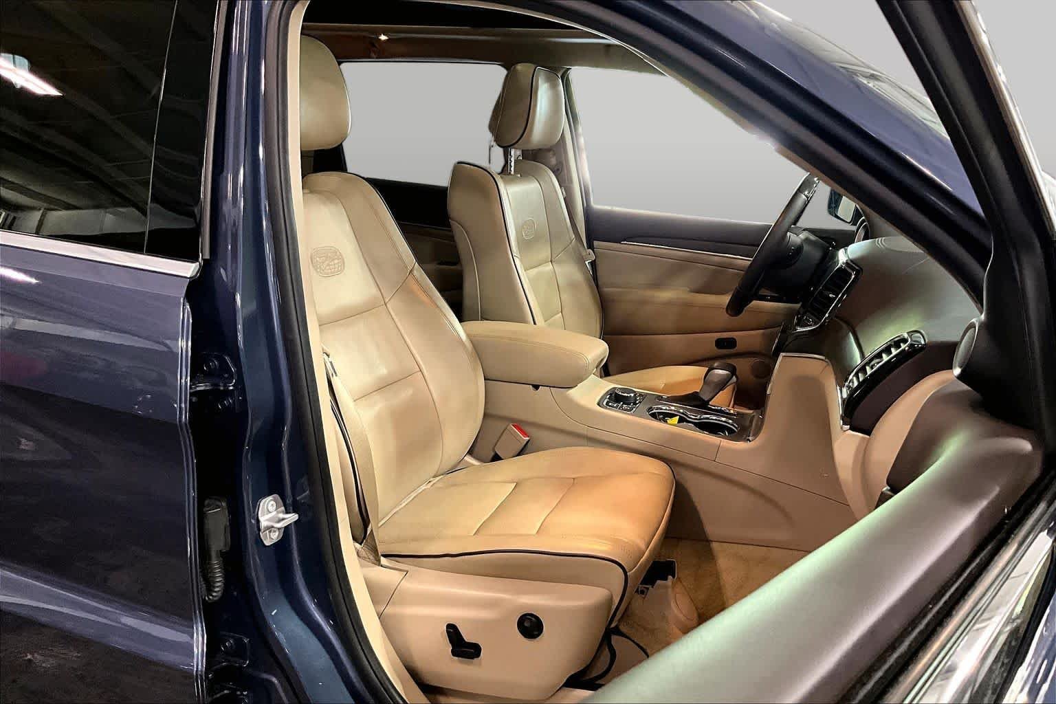 Used 2021 Slate Blue Pearlcoat Jeep Overland image 8