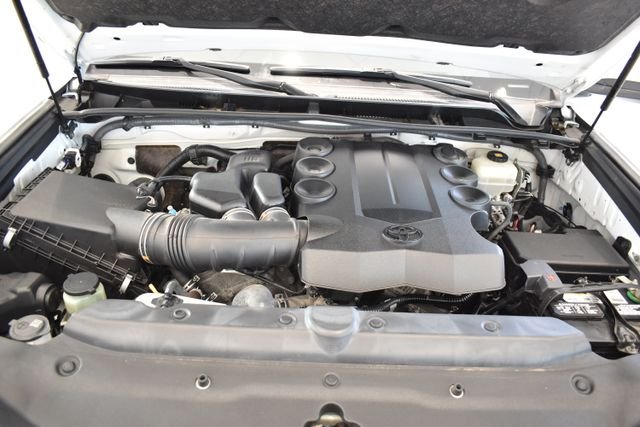Certified Used 2019 White Toyota SR5 image 30