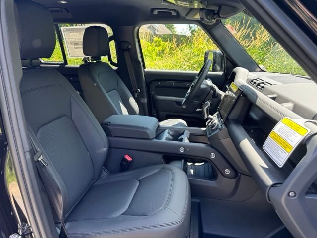 New 2026 Santorini Black Land Rover S image 20