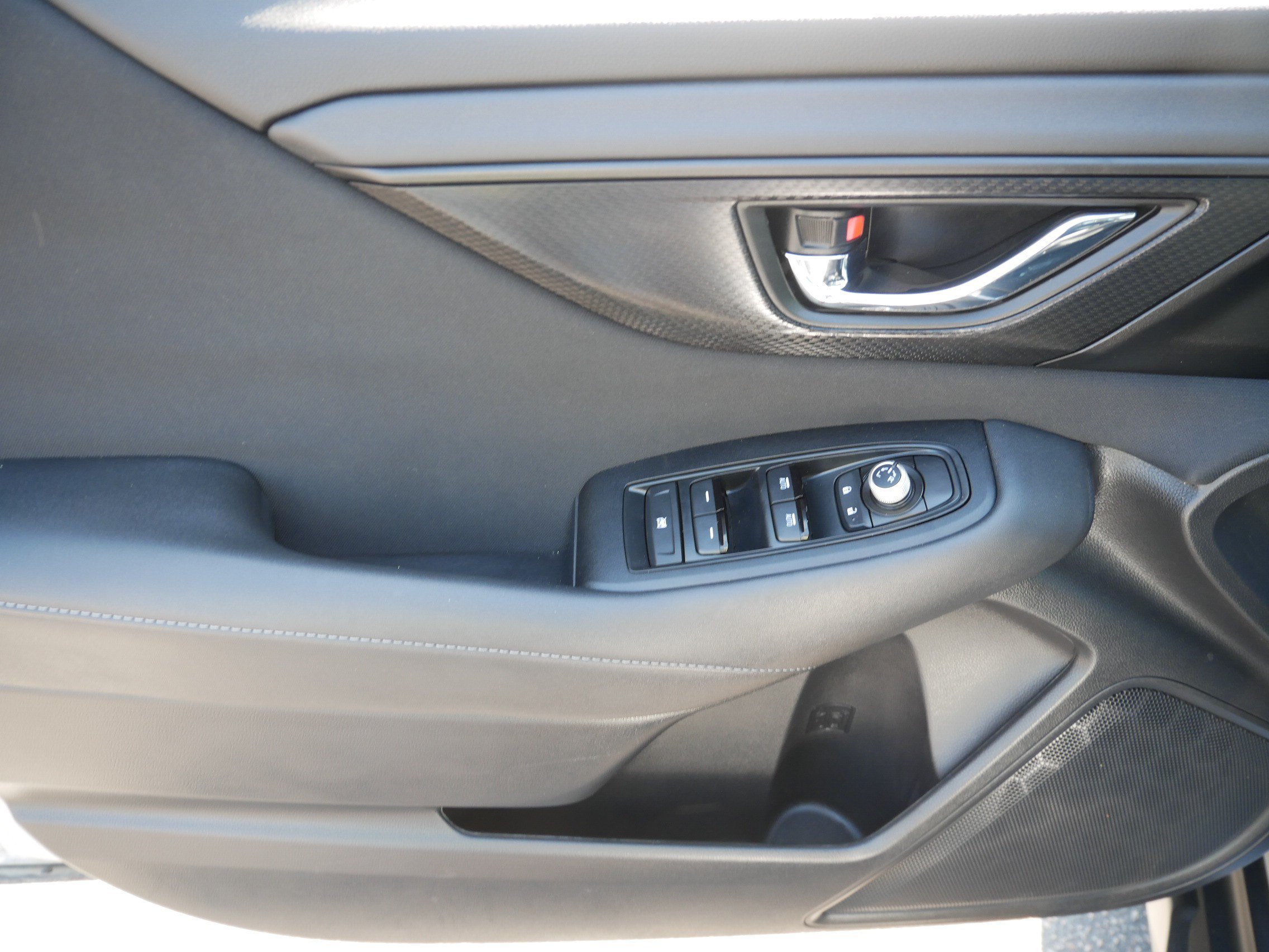 Used 2025 Ice Silver Metallic Subaru Premium image 30