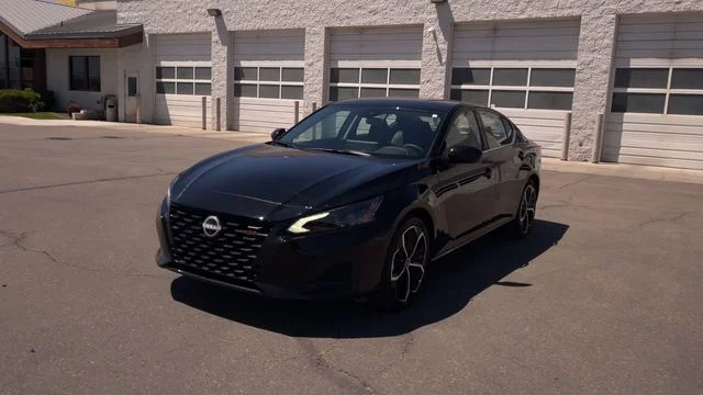 Used 2026 Black Nissan 2.5 SR image 5