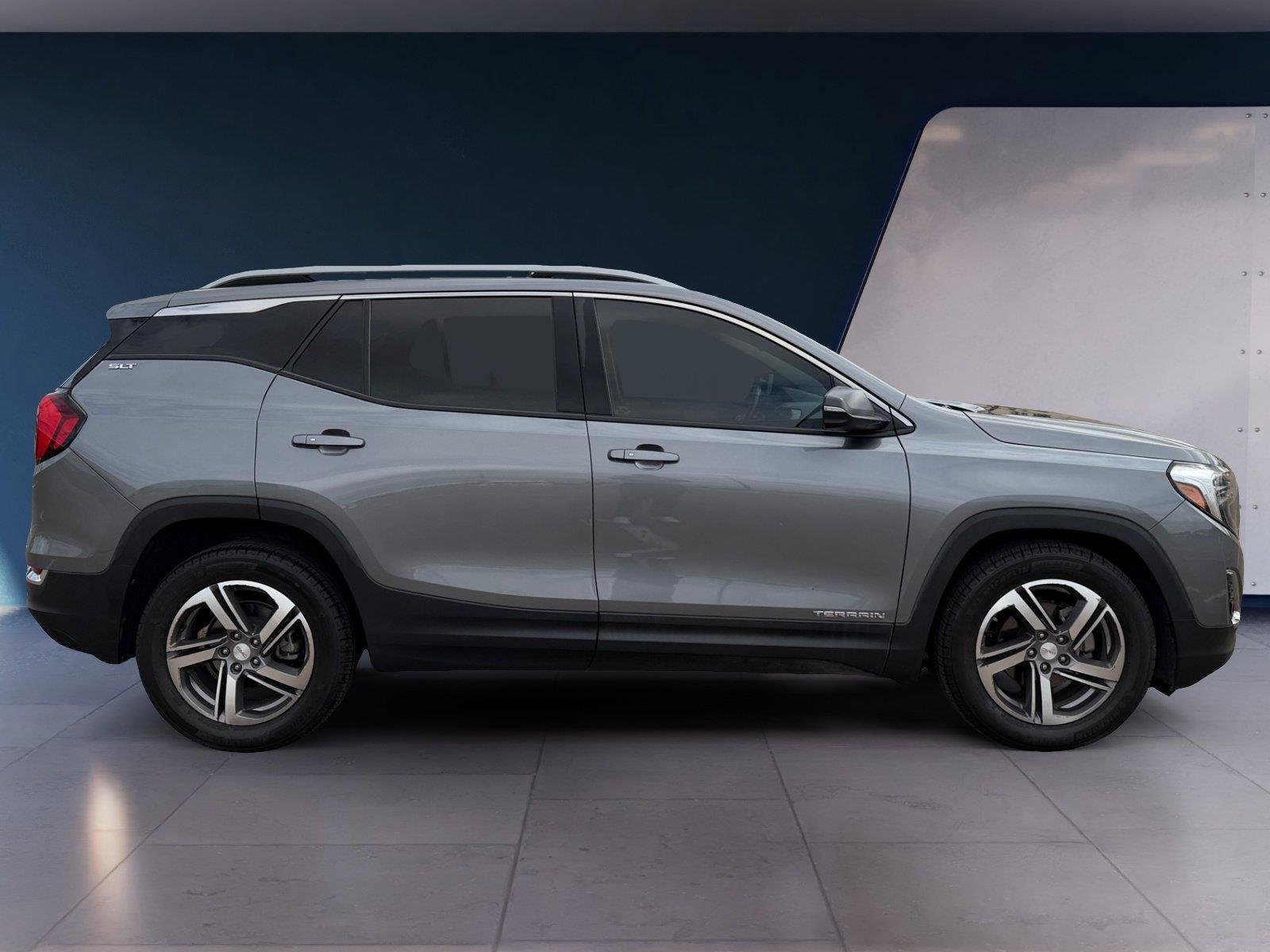 Used 2021 Graphite Gray Metallic GMC SLT image 6