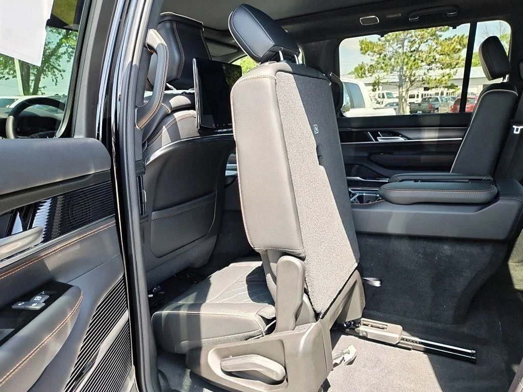2026 Jeep Grand Wagoneer L Summit Reserve - Photo 37