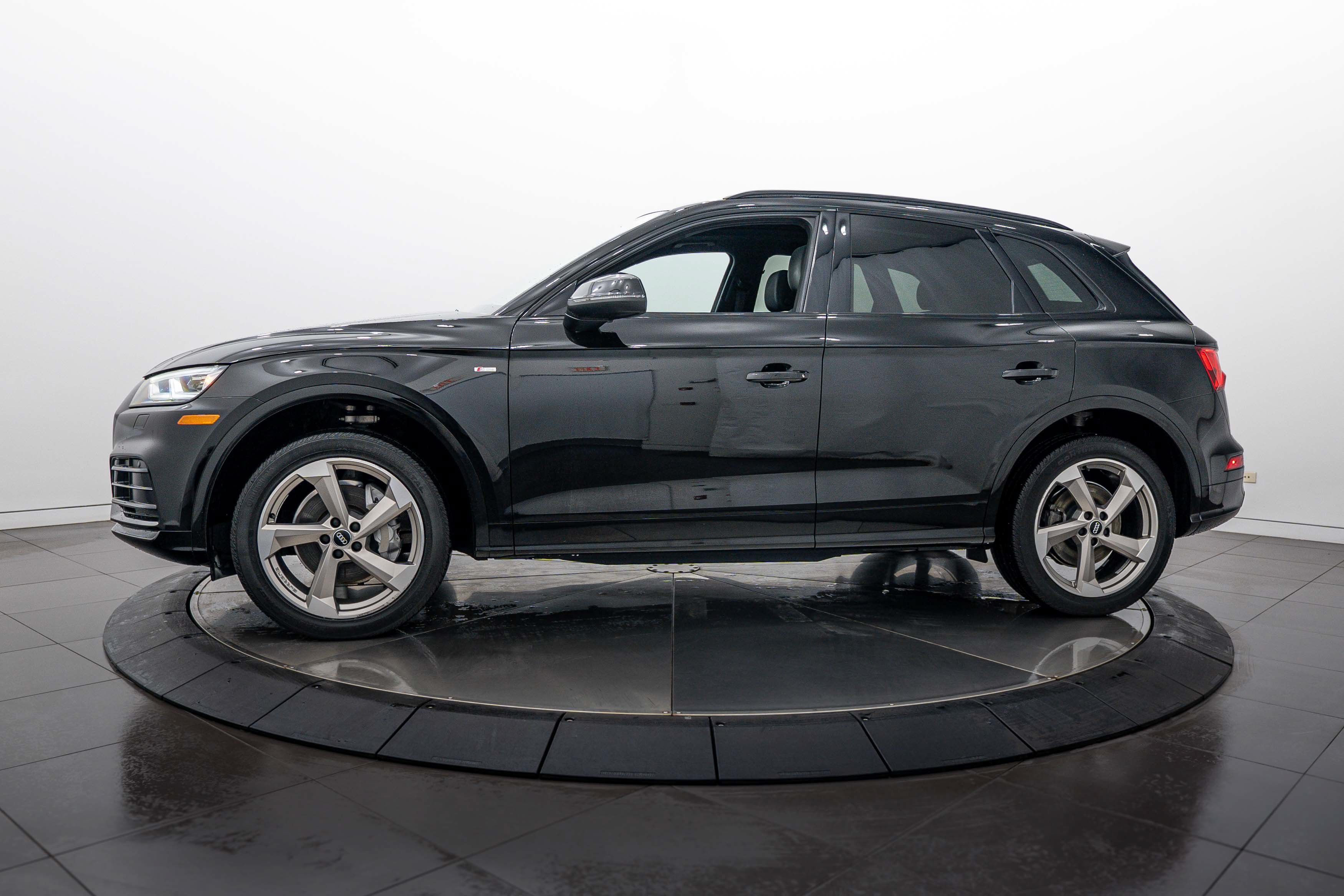Used 2020 Mythos Black Metallic Audi Titanium Premium Plus image 6