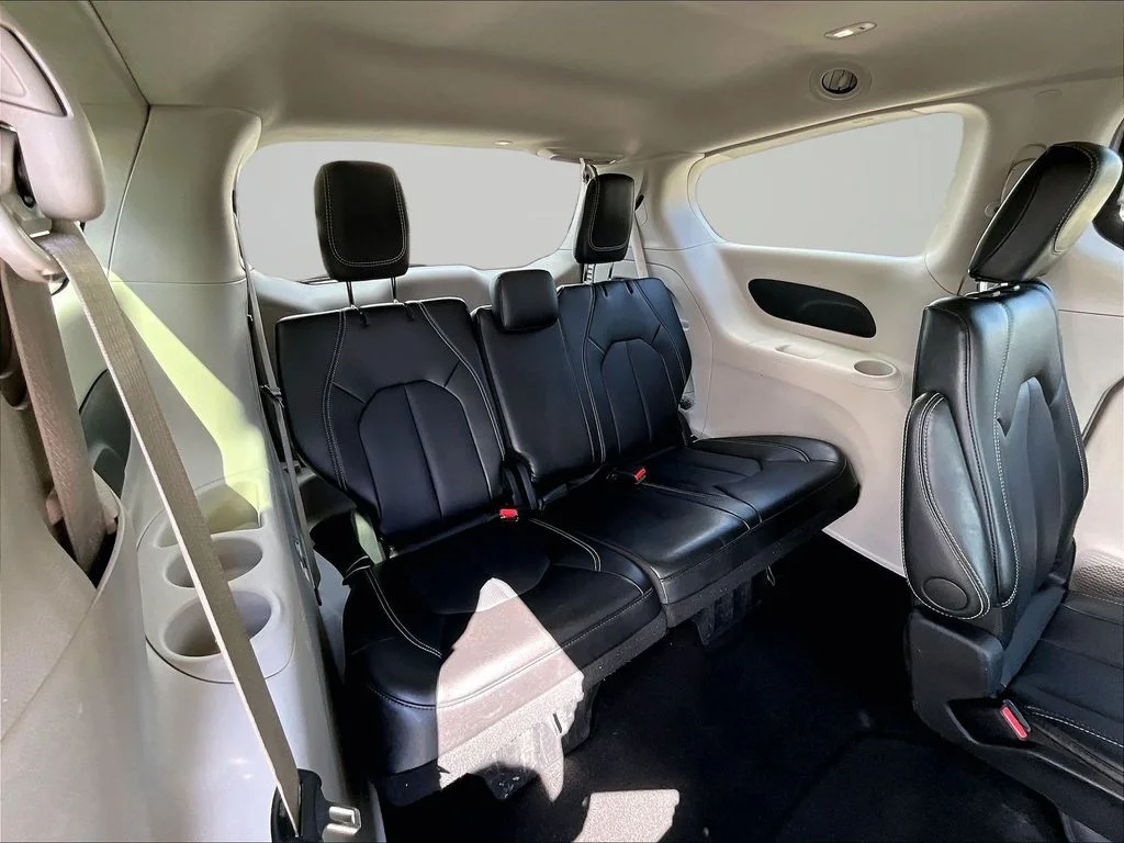 Used 2024 Silver Chrysler Touring L image 29