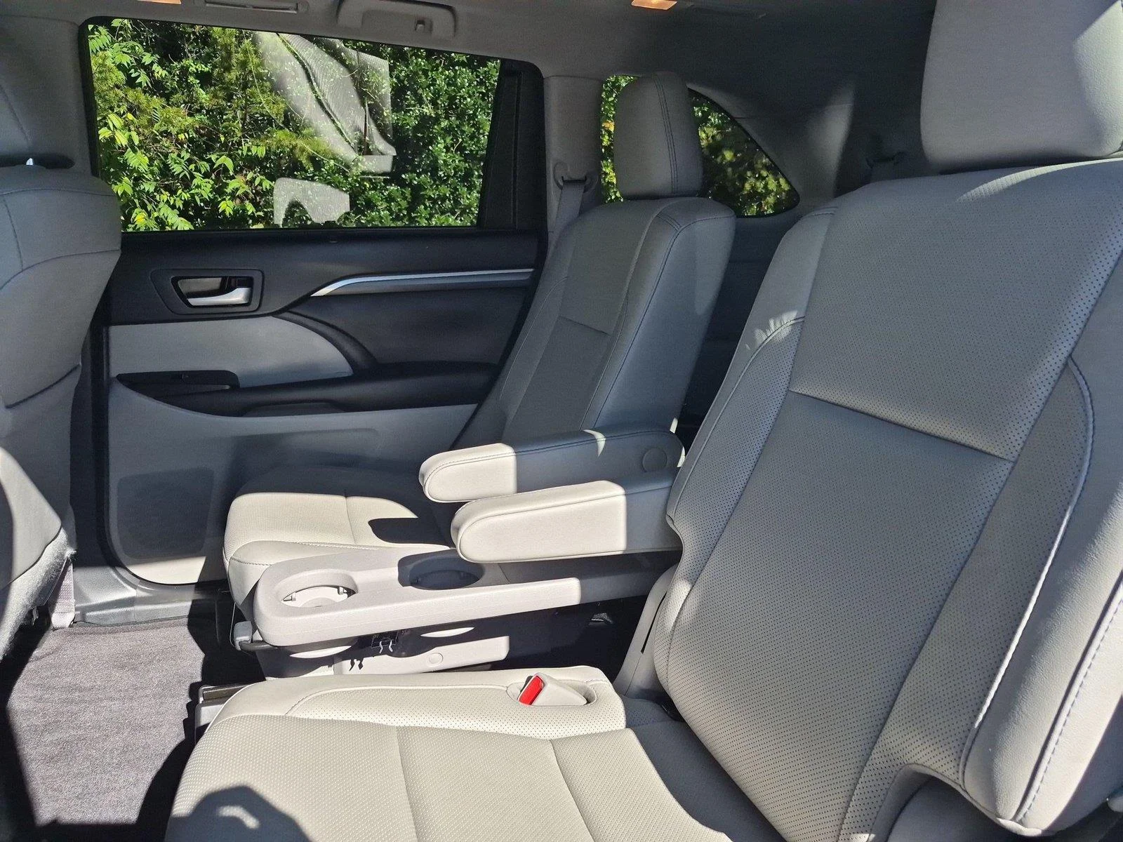 Used 2018 Blizzard Pearl Toyota Limited image 32