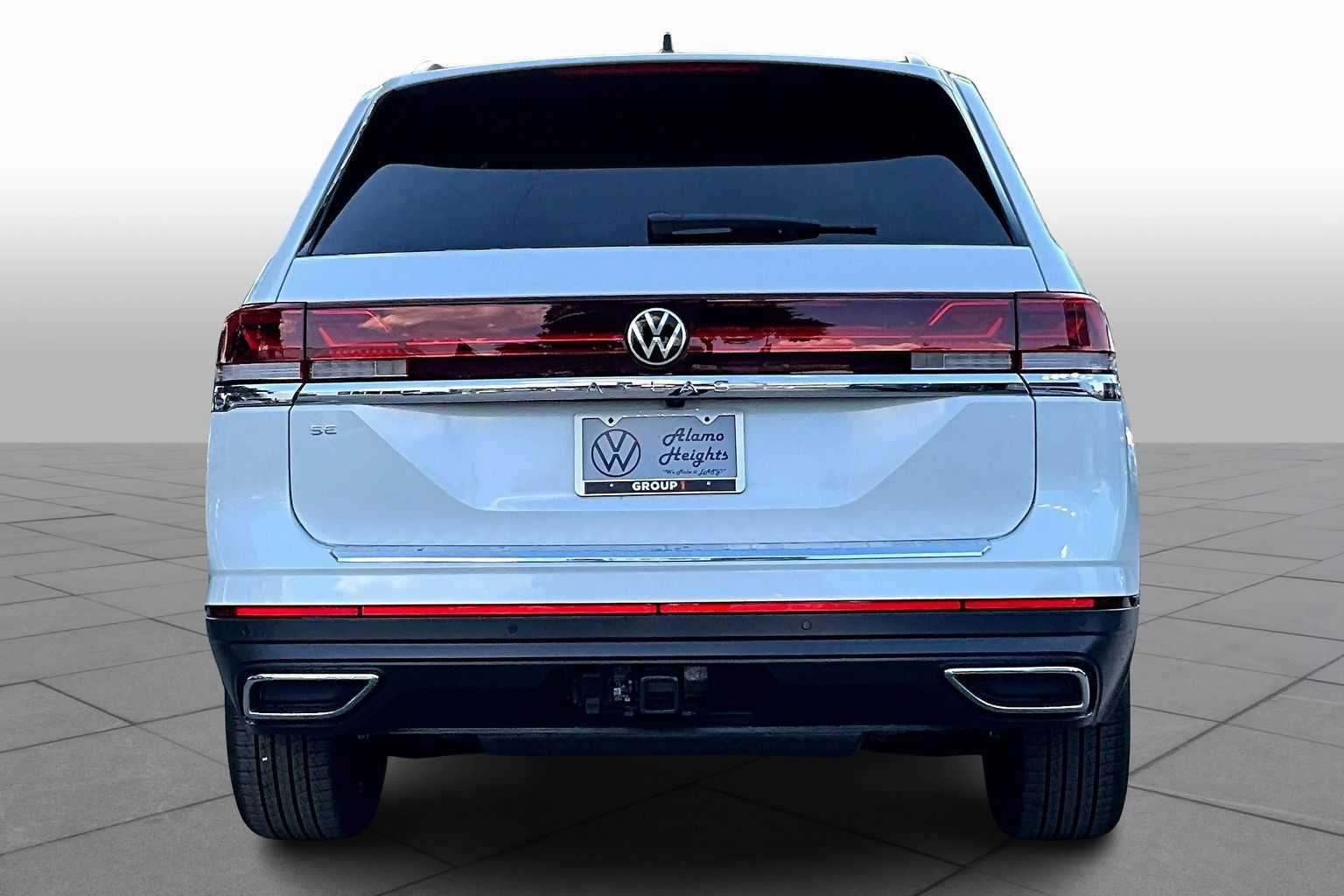 New 2026 Opal White Pearl Volkswagen 2.0T SE W/TECHNOLOGY image 4