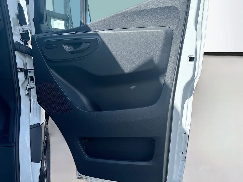 Used 2024  Mercedes-Benz Cab Chassis 144 WB image 25