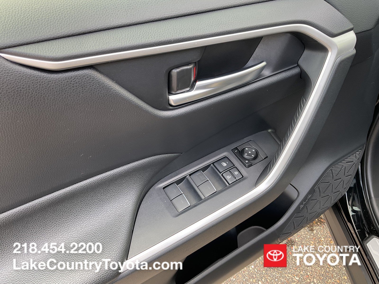 Used 2025 Black Toyota XLE image 22