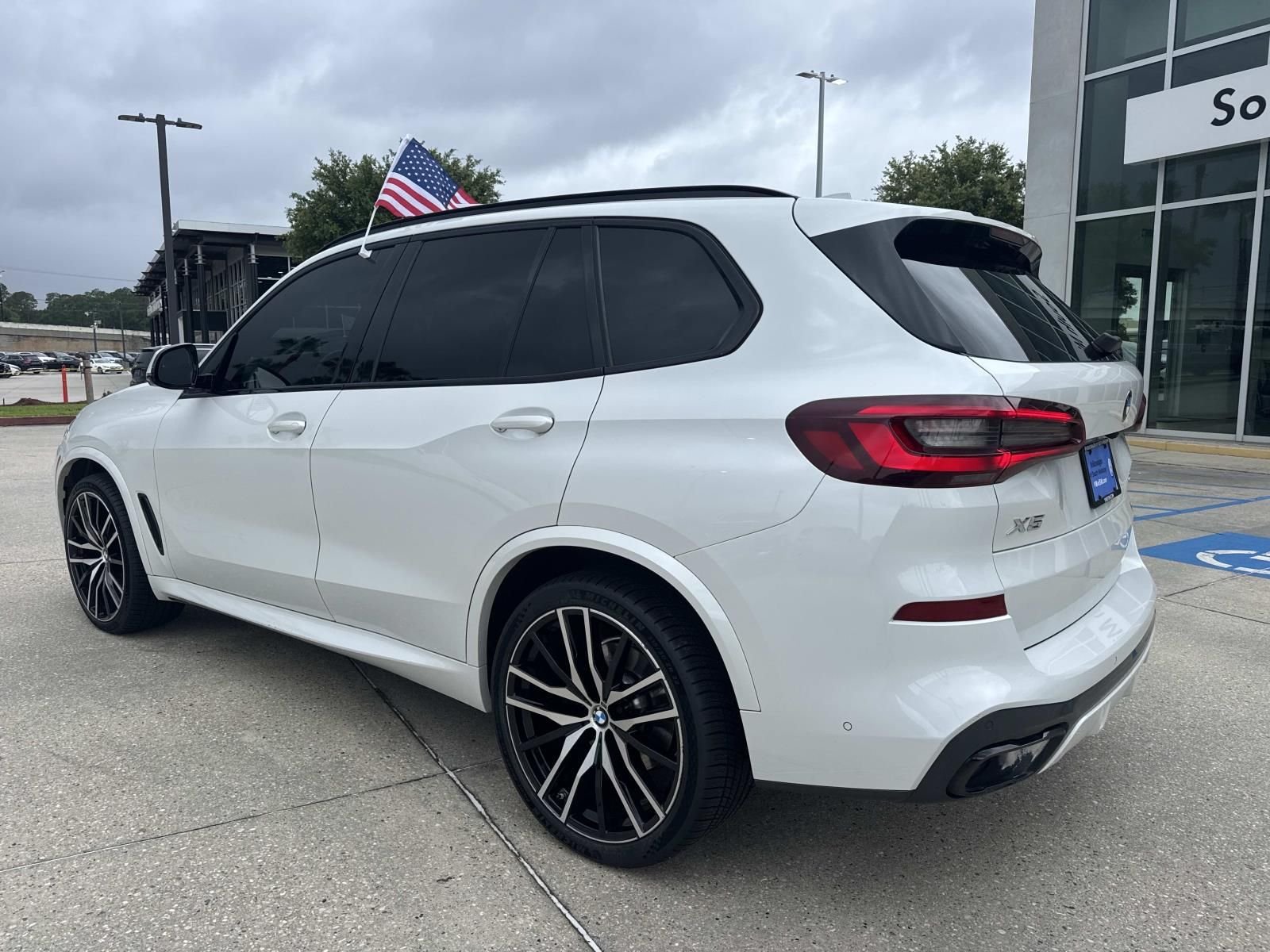 Used 2021 White BMW xDrive40i image 7