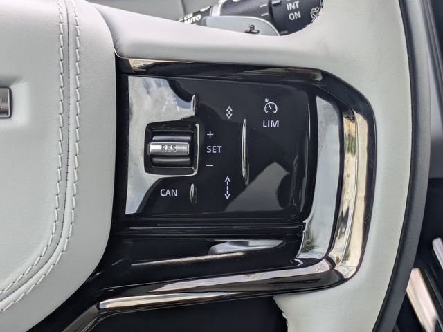 Used 2023 Black Land Rover SE Dynamic image 22