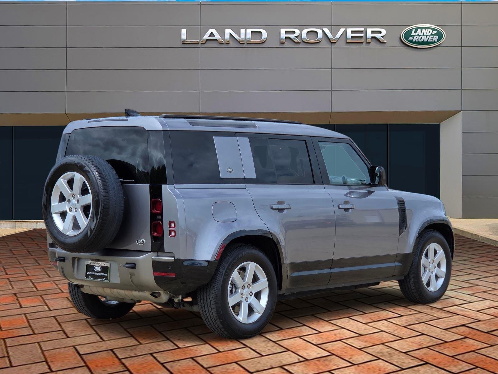 Used 2022 Eiger Grey Metallic Land Rover X-Dynamic SE image 4