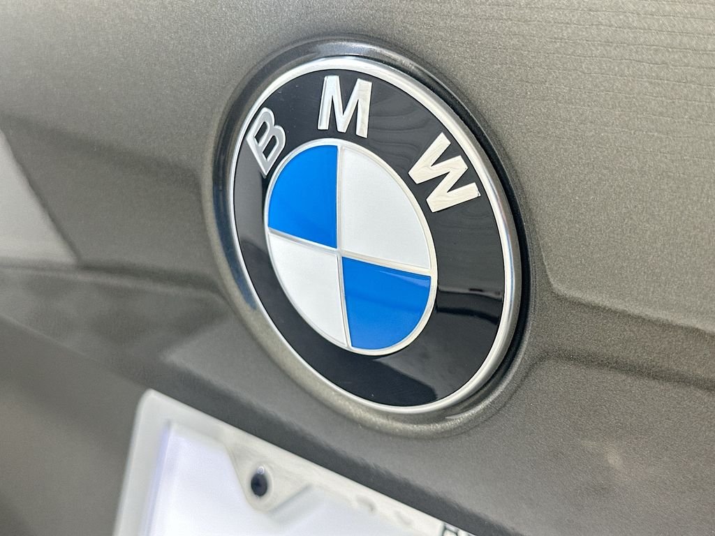New 2026 Manhattan Green Metallic BMW xDrive40i image 22