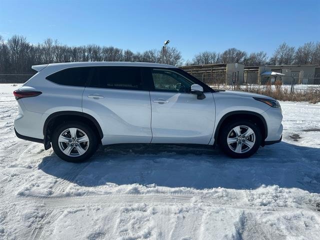 2024 Toyota Highlander LE - Photo 39