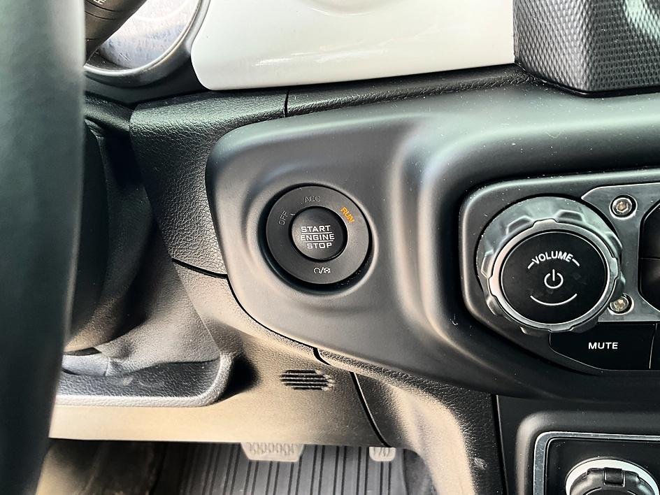 Used 2021 Gray Jeep Unlimited Sport image 17