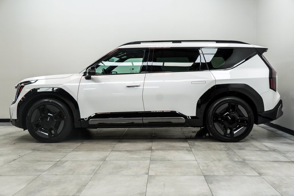 Used 2024 White Kia GT-Line image 8