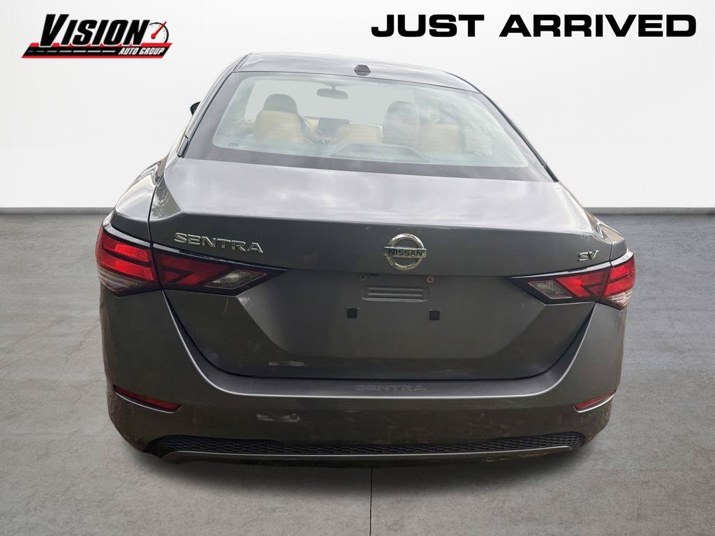 Used 2021 Gray Nissan SV image 5