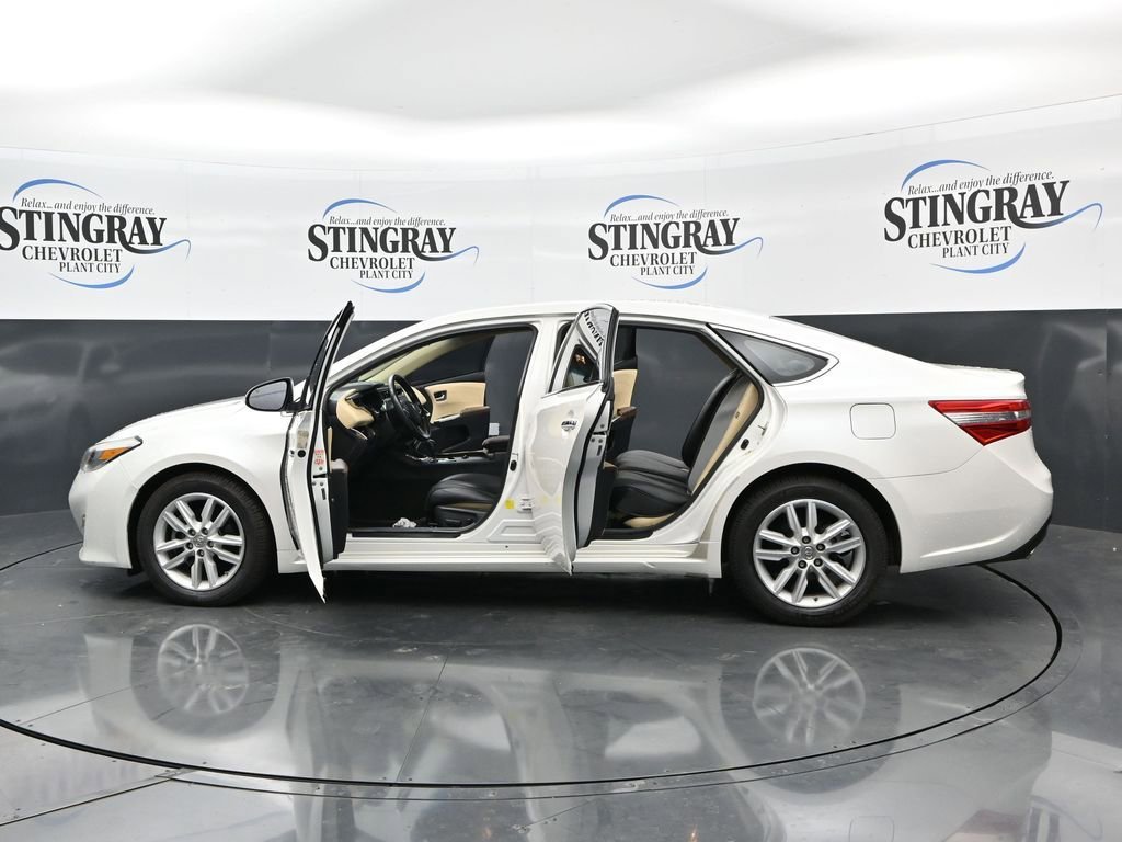 Used 2014 White Toyota Limited image 37