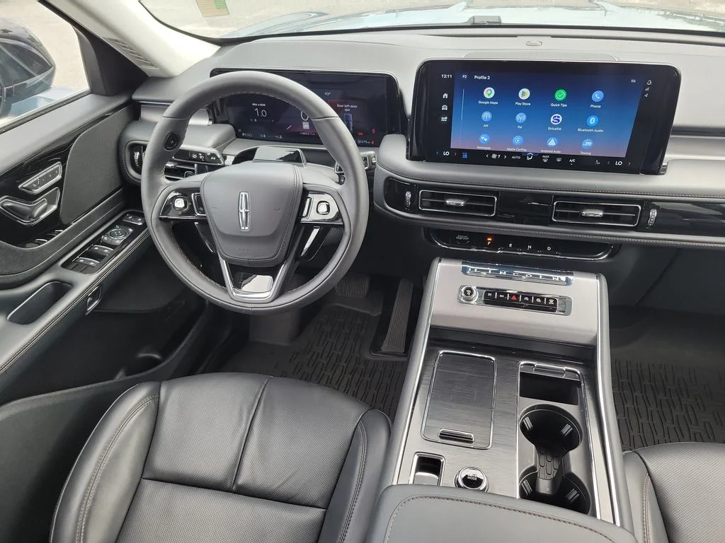 Used 2025 Blue Lincoln Premiere image 12