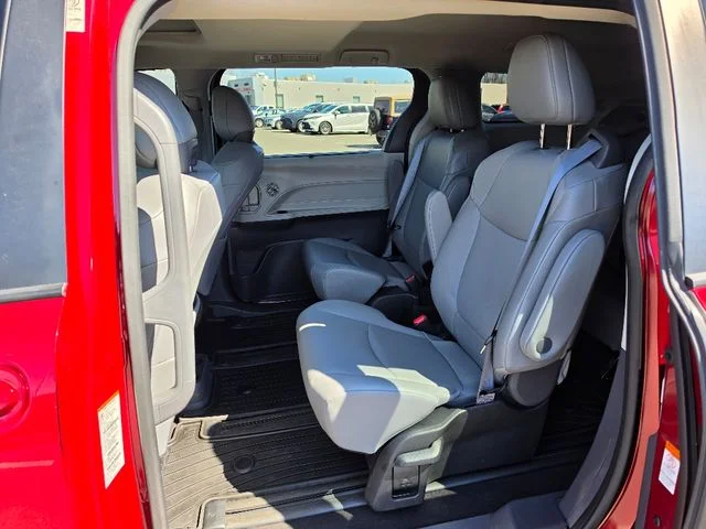 2023 Toyota Sienna XLE - Photo 22