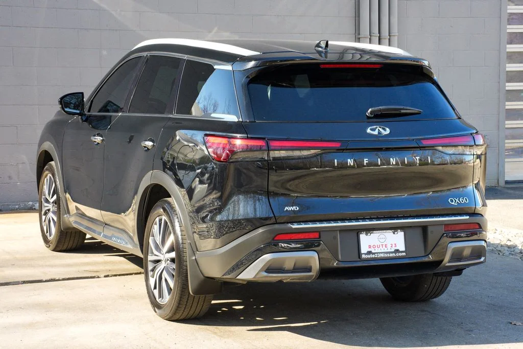 Used 2023 Black INFINITI Sensory image 5