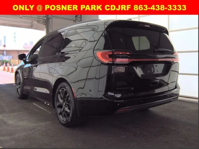 Used 2025 Black Chrysler Limited image 3