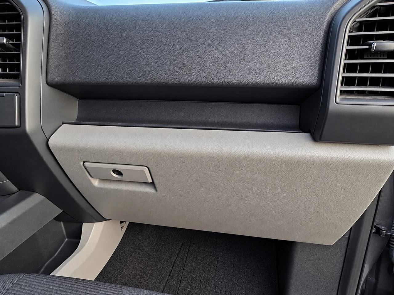 Used 2019  Ford  image 33