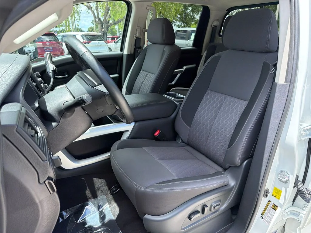 2024 Nissan Titan SV - Photo 32