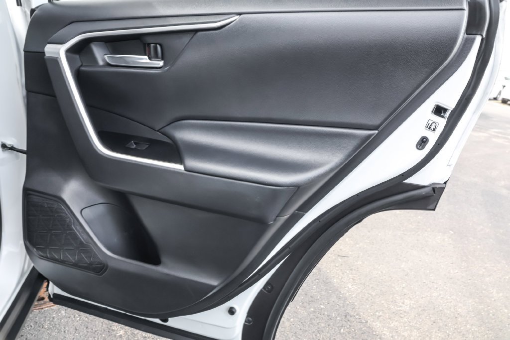 Used 2020 White Toyota XLE image 32