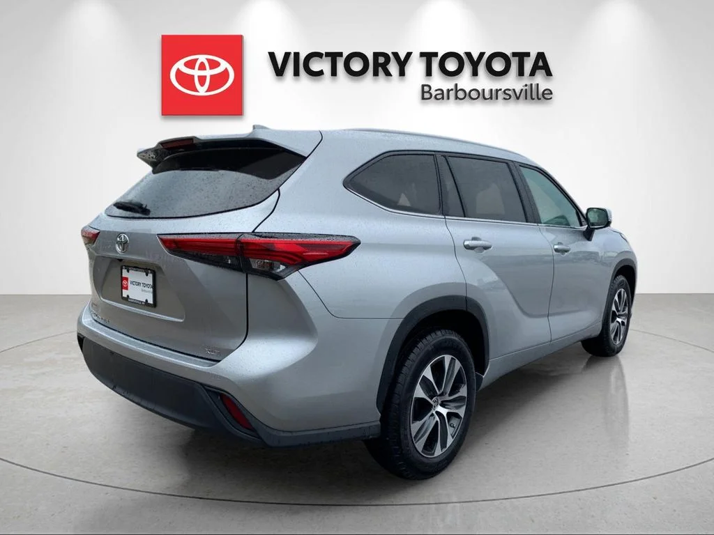 Used 2023 Silver Toyota XLE image 7