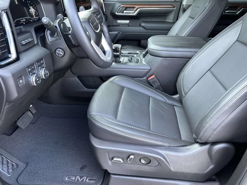 Used 2023 Onyx Black GMC Denali image 16