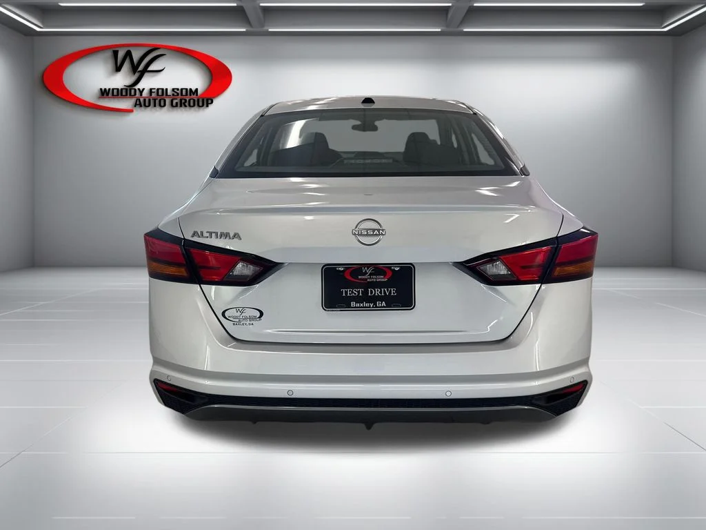 New 2026 Silver Nissan 2.5 SV image 7
