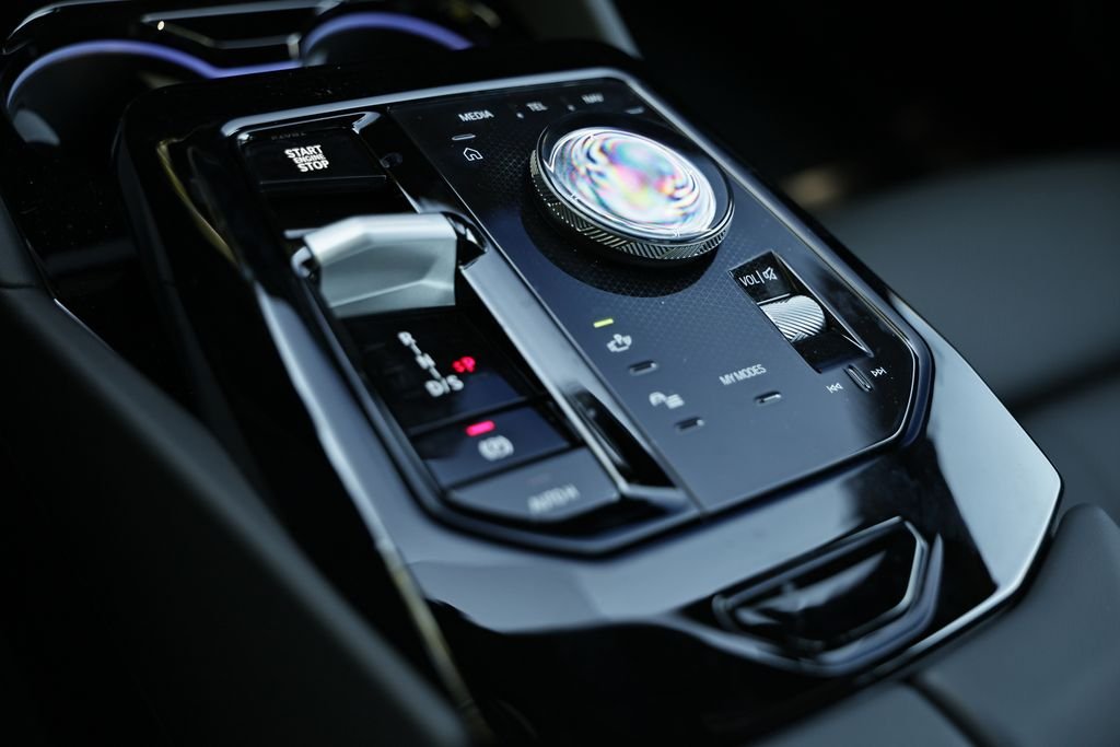 New 2027 Brooklyn Grey Metallic BMW 530i xDrive image 40