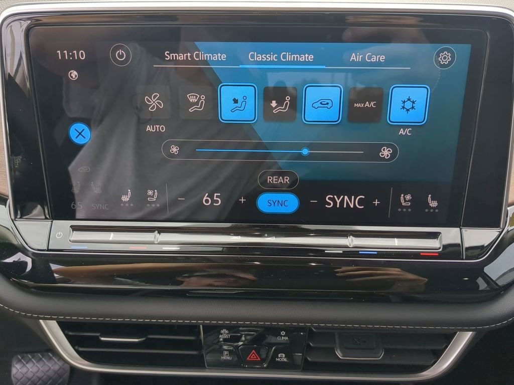 New 2026 Black Volkswagen 2.0T SE w/Technology image 24