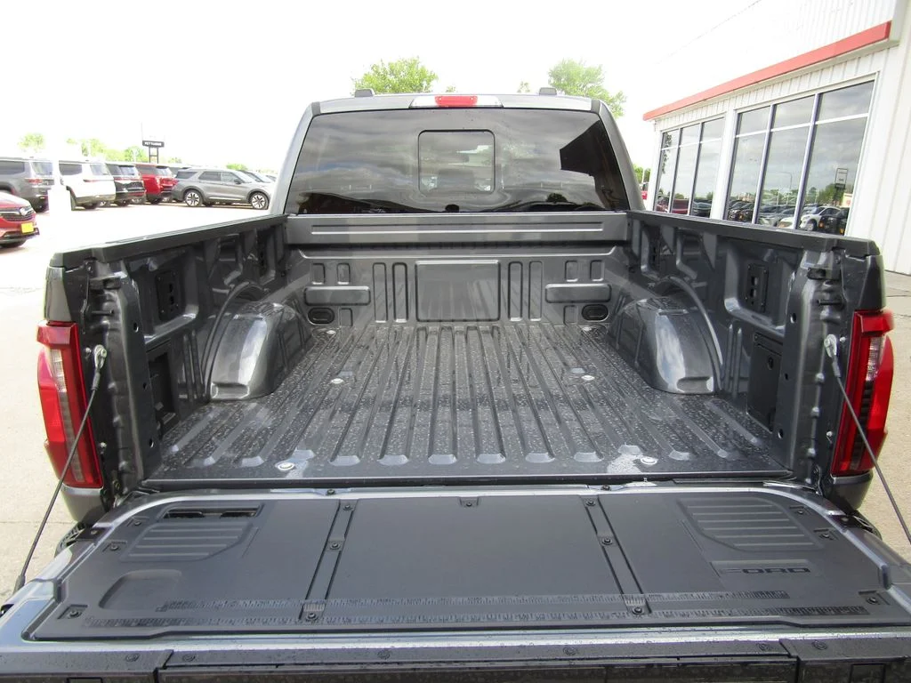 New 2026 Carbonized Gray Metallic Ford XLT image 34